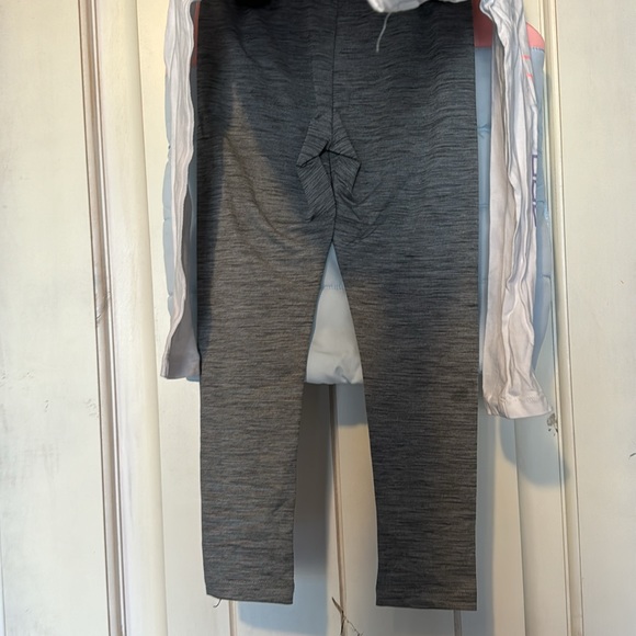 Puma Girls 3 pice vest set. - Picture 3 of 8